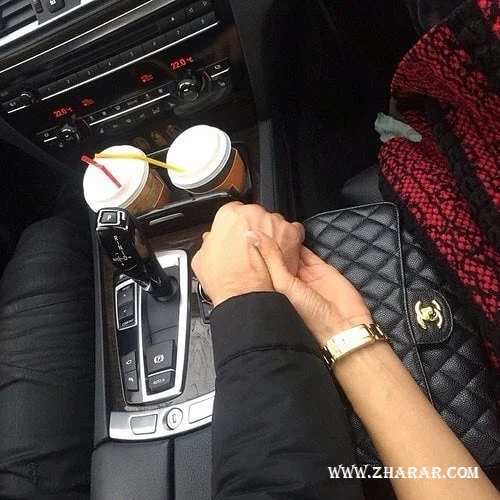 Аяқтарының арасында трусики киген қыздардың суреттері